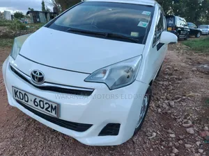 Toyota Ractis 1.5 FWD 2014 Nyeupe