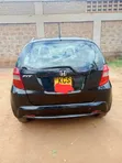 Honda Fit Automatic 2011 Nyeusi - 1