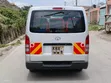 Toyota HiAce 2010 Nyeupe - 2