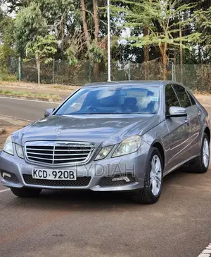 Mercedes-Benz E200 2009 Nyeusi