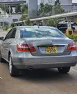 Mercedes-Benz E200 2009 Nyeusi - 4