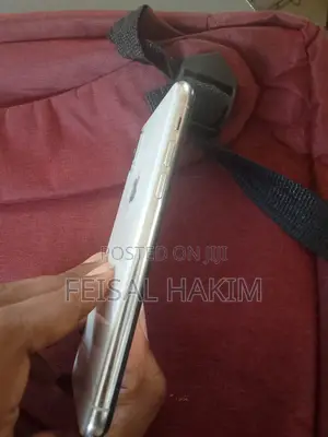 Apple iPhone X 64GB Nyeupe