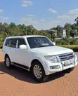 Mitsubishi Shogun 3.2 Di-Dc GLS 2010 Nyeupe - 2