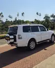 Mitsubishi Shogun 3.2 Di-Dc GLS 2010 Nyeupe - 3
