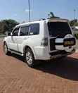 Mitsubishi Shogun 3.2 Di-Dc GLS 2010 Nyeupe - 4