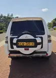 Mitsubishi Shogun 3.2 Di-Dc GLS 2010 Nyeupe - 5