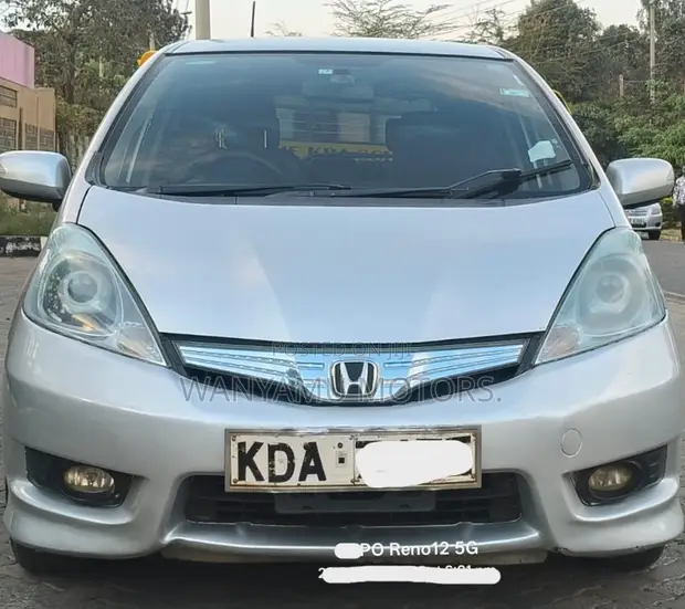 Honda Fit Shuttle 2014 Silver Hybrid - 1