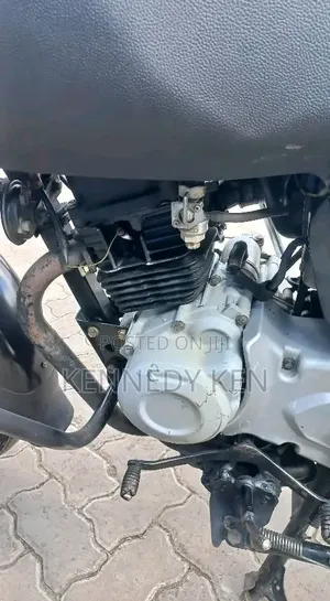Bajaj Boxer 150 UG 2018 Nyeusi