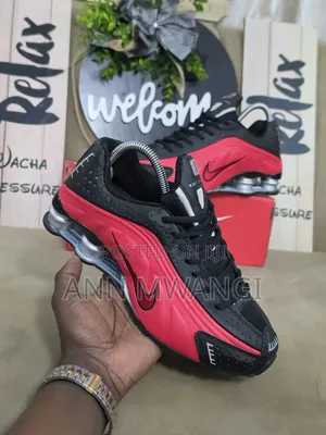NK R4 Shox Pink Sneakers - Mpya Kabisa