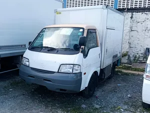 Mazda Bongo Lori la Freezer