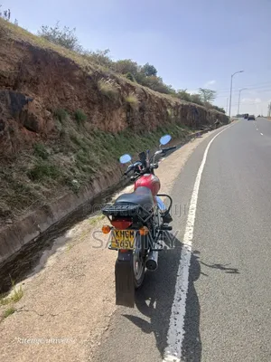 Bajaj Boxer 100 2023 Nyekundu