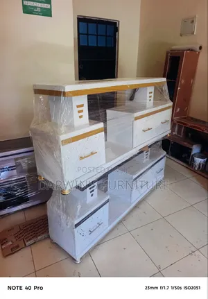 Boss Office Products TV Stand na Red LED Lights
