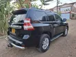 Toyota Land Cruiser Prado 3.0 TD 2010 Nyeusi - 3