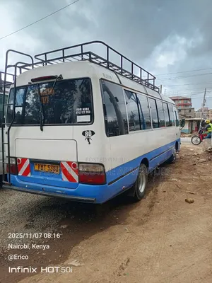 Toyota Coaster 2005 - Nyeupe