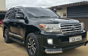 Toyota Land Cruiser V8 2012