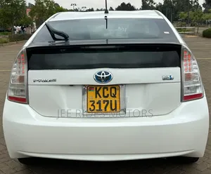 Toyota Prius Plug-In Hybrid 2012 Nyeupe