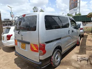 Nissan NV200 2011 Nyeusi