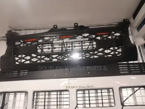 Grill ya Mbele ya Toyota HiAce 7L/9L (2010-2015 Wide) na Kiashiria cha LED