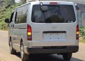 Toyota HiAce 2019 Nyeupe