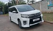Toyota Voxy 2017 Nyeupe - 1