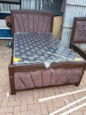 Kitanda cha Mocket Rangi Nyeusi (5x6) na Godoro