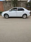 Toyota Corolla 2004 Nyeupe - 2