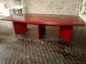 Meza za Mahogany Zilizoingizwa Nchini