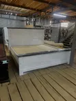 Kitanda cha White 5x6 chenye Mipaka Meusi - 1
