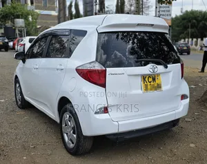 Toyota Ractis 2012 Nyeupe