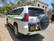 Toyota Land Cruiser Prado 2012 Nyeupe - 5