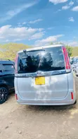 Toyota Noah 2018 Nyeusi - 5