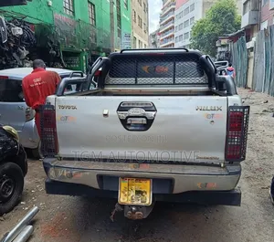 Heavy Duty Rear Trunk Roll Bar for Toyota Hilux 4x4