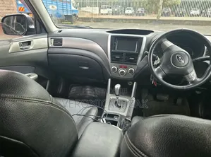 Subaru Forester 2010 Nyeusi