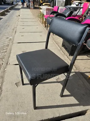 Black Caterina Visitor Chair