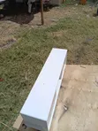 4.5ft Kisima cha Kisasa cha TV Nyeupe na Mstari wa Dhahabu - 1