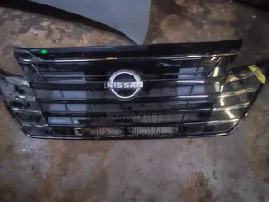 Nissan Serena Grill