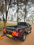 Toyota Hilux 2012 Nyeusi - 4