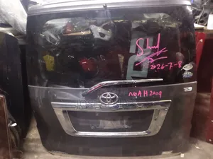 Toyota Noah Tailgate