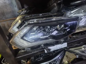 Nissan X Trail Headlight