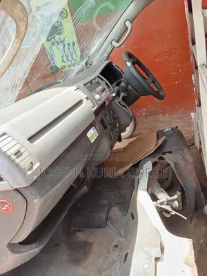Toyota Hiace 7L Box Nosecut