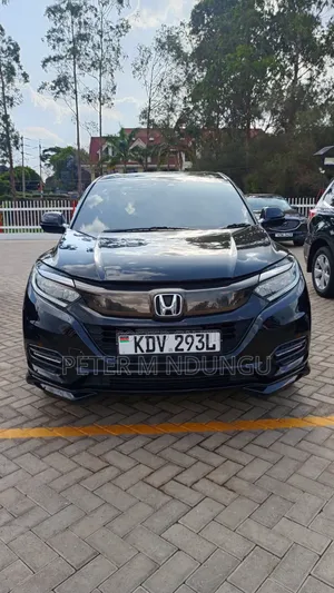 Honda Vezel Hybrid RS 2018 Nyeusi