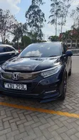 Honda Vezel Hybrid RS 2018 Nyeusi - 2
