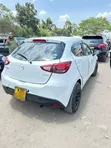 Mazda Demio 2016 White - 4