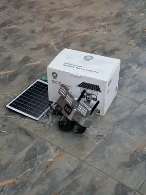 Kamera ya CCTV ya Solar ya 4G yenye Lensi Tatu na Mwanga wa LED