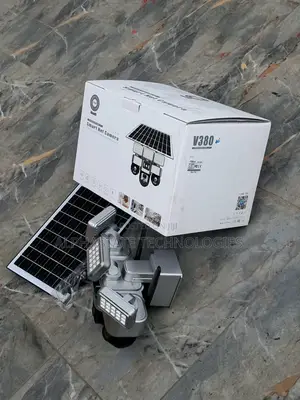 Kamera ya Usalama ya 4G ya Solar yenye Lensi Tatu na Paneli ya Nje