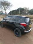 Toyota Ractis 2012 Nyeusi - 4