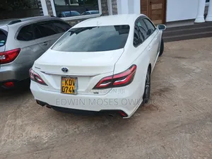 Toyota Crown Royal 2018 Beige
