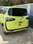 Toyota Sienta 1.5 FWD 2015 Yellow - 2