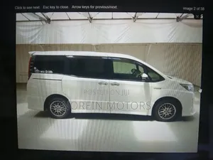 Toyota Noah 2020 Hybrid Nyeupe