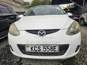 Mazda Demio 2011 Nyeupe